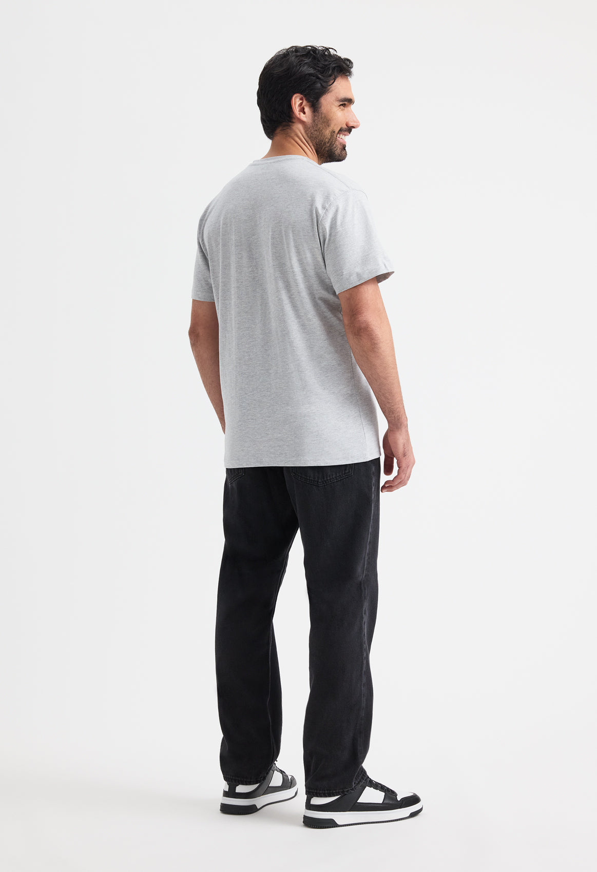 Uneek Classic V Neck T-shirt